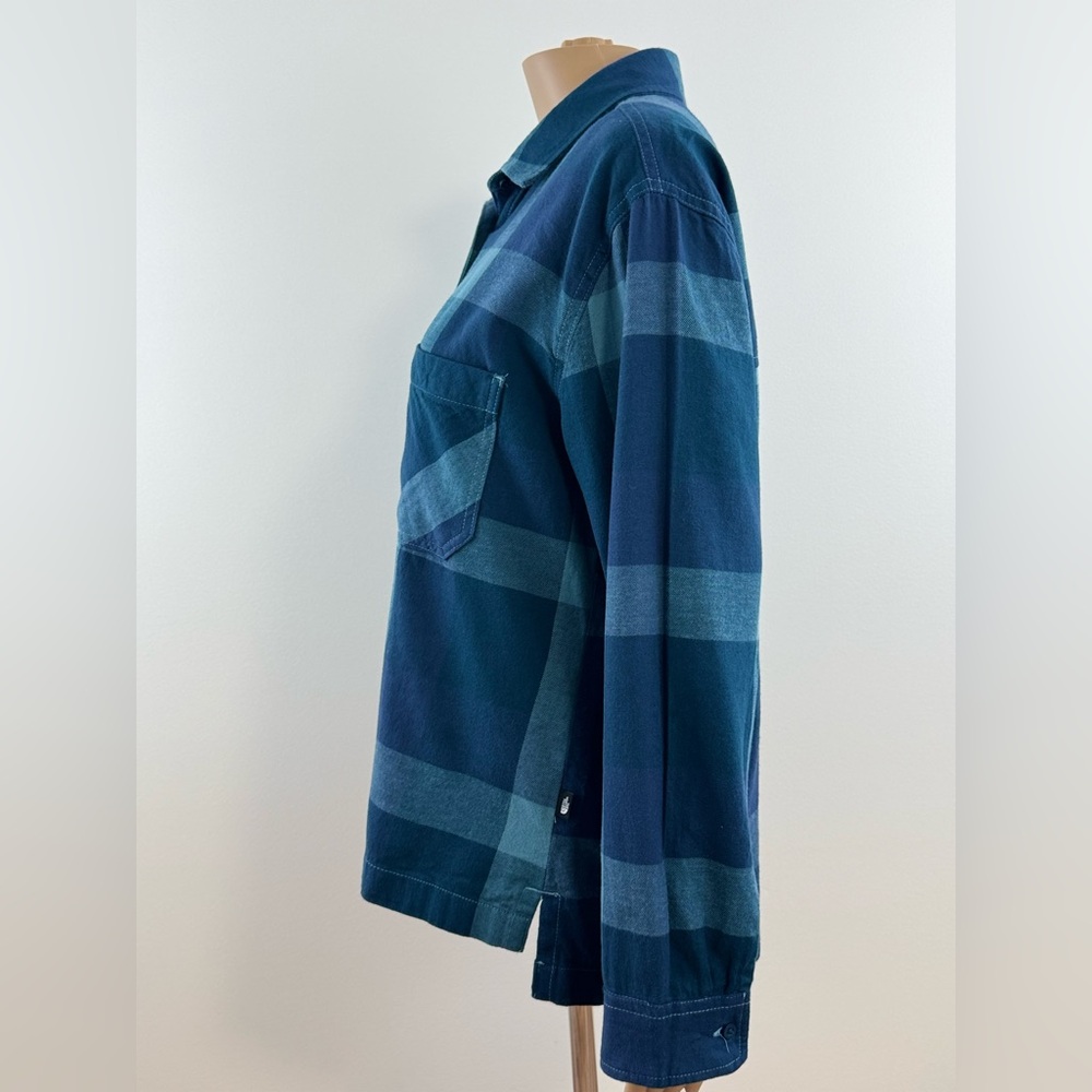 The North Face Women’s Teal and Navy Plaid Flannel Long Sleeve Shirt, Size Med - Picture 4 of 16